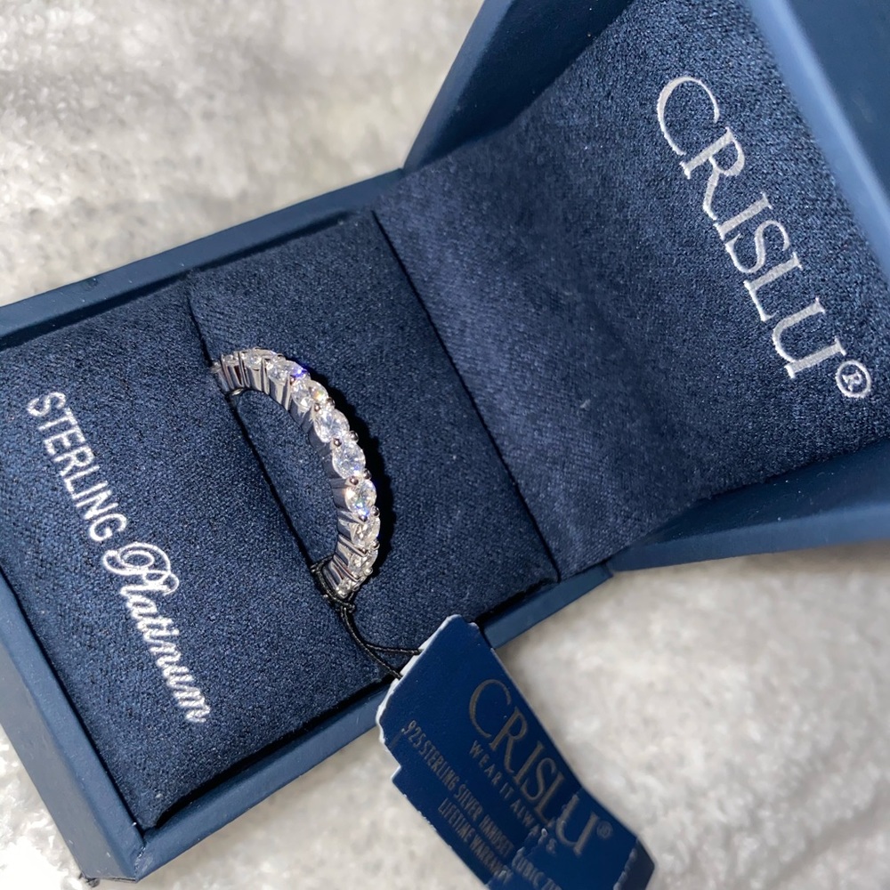 Crislu size 7 Ring NWT eternity band